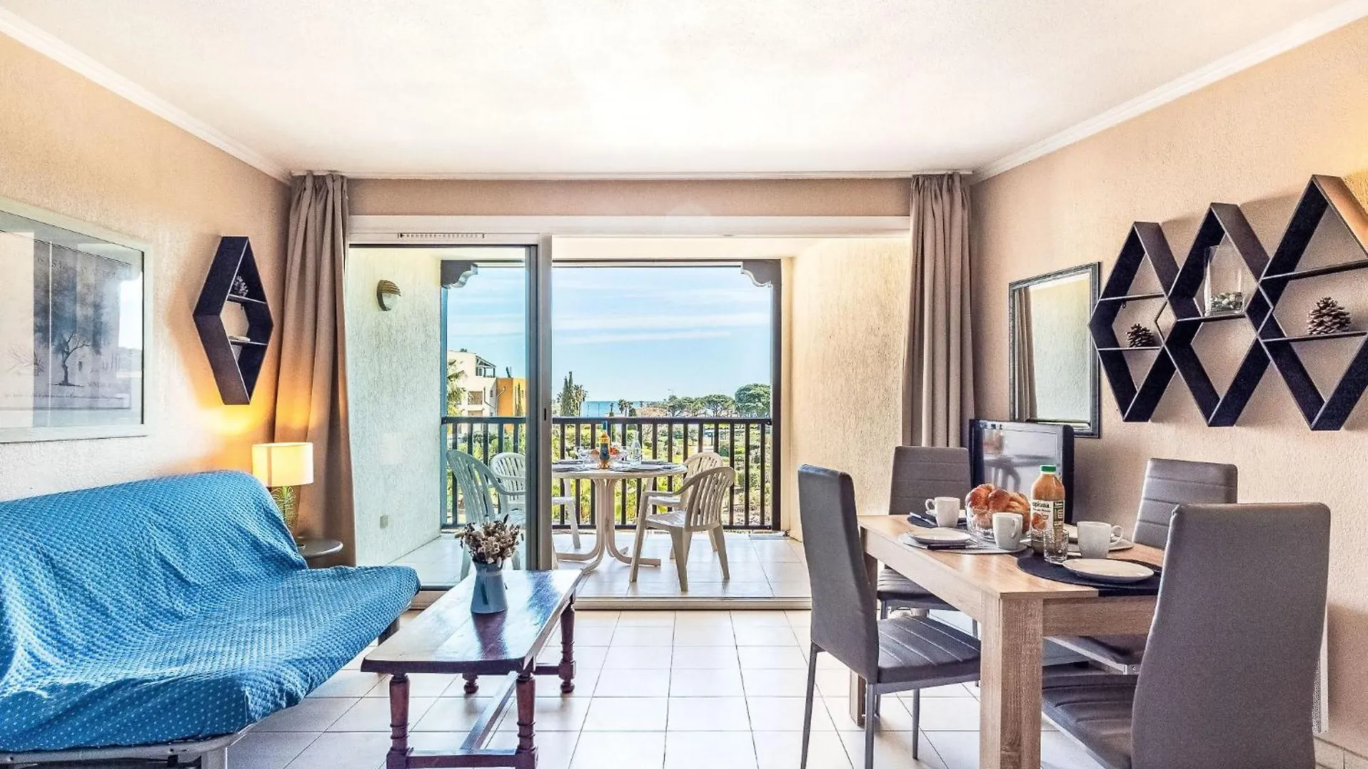 Kontakt z Apartment Les Marines-15 By Interhome